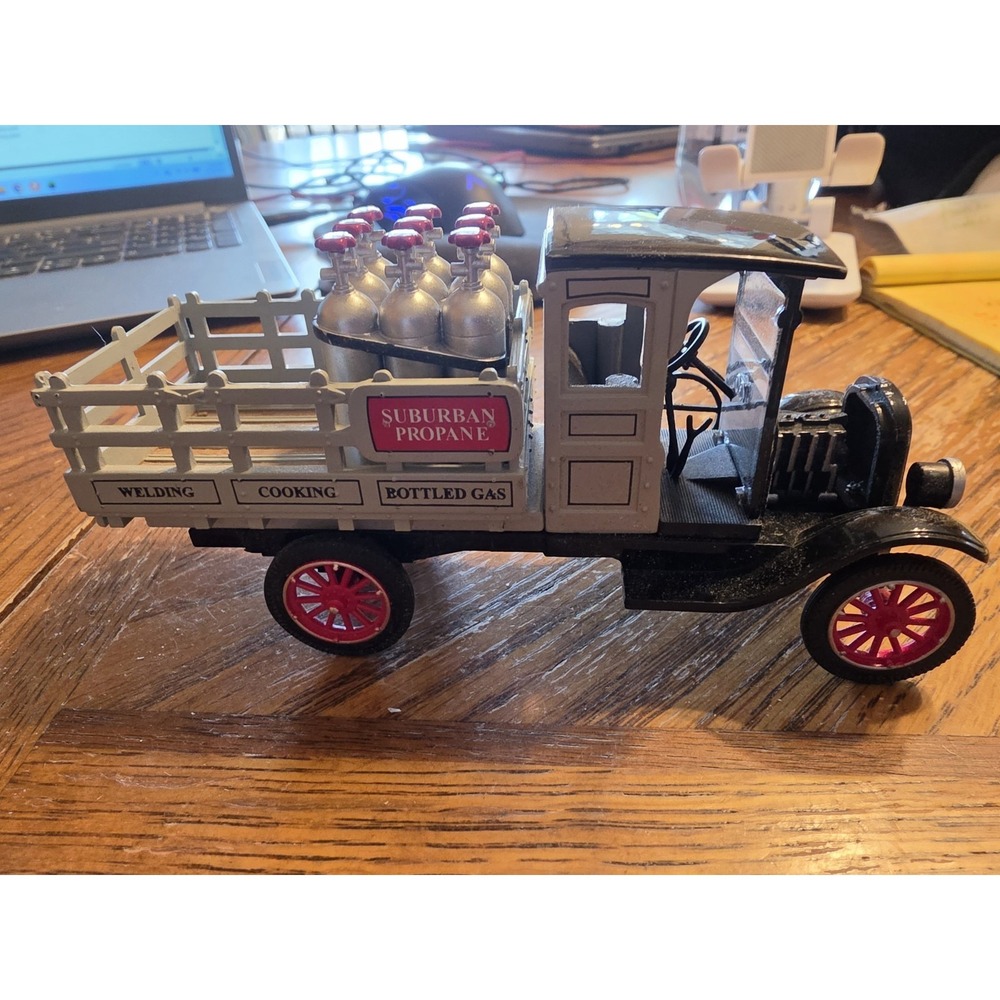 1923 Chevrolet Series D Propane Delivery Truck,1/32 Die Cast Missing 1 Tire As
